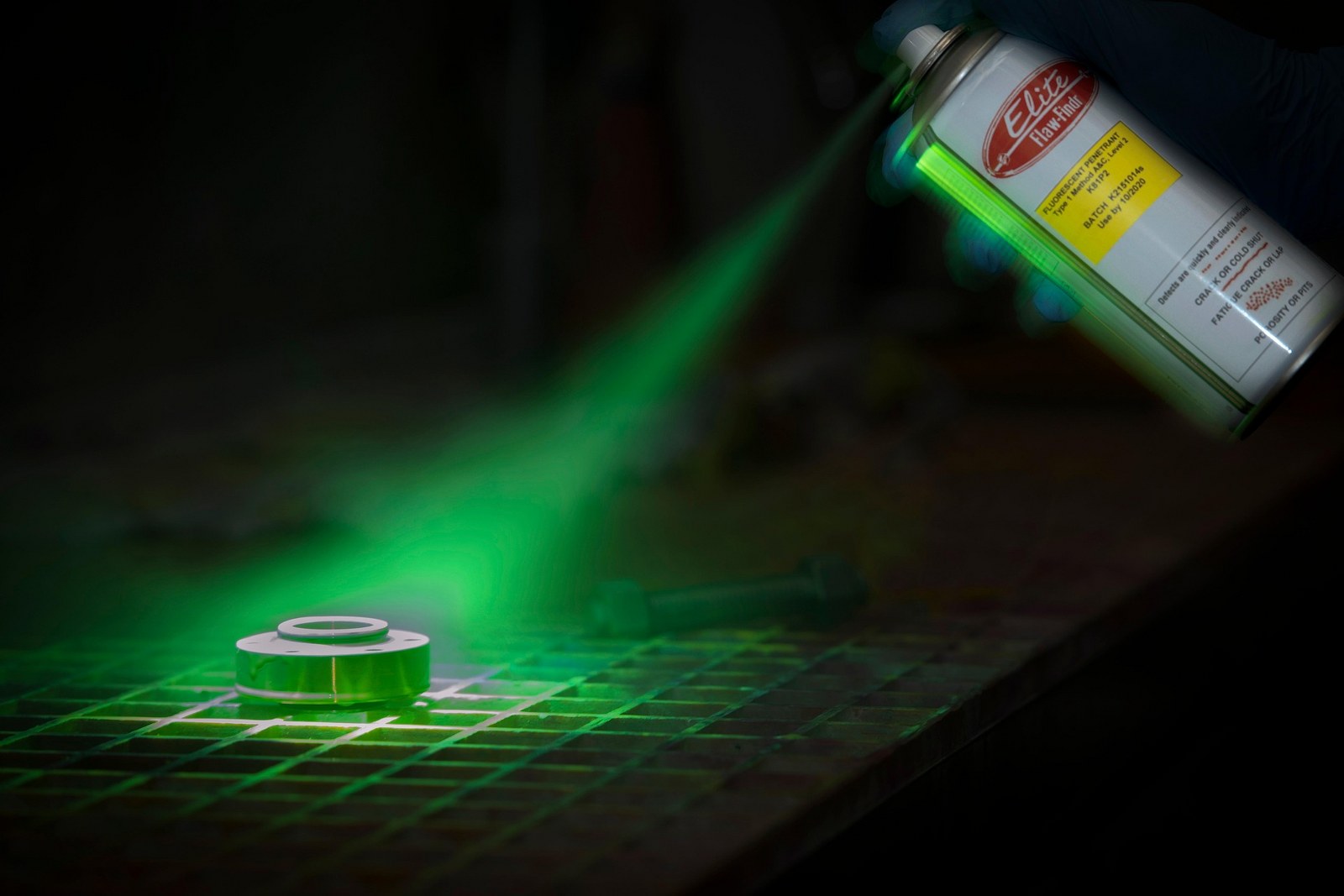 spray-5695737_1920_1600x1067